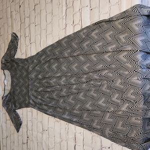 Medium LuLaRoe Ana dress, long with half sleeves, black and white, excellent